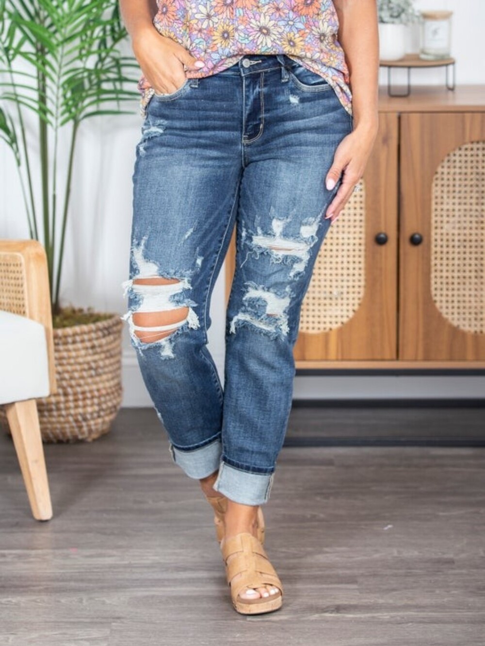 Judy Blue Let's Hear It For The Boy Mid Rise Distressed Boyfriend Jeans 18W NWT